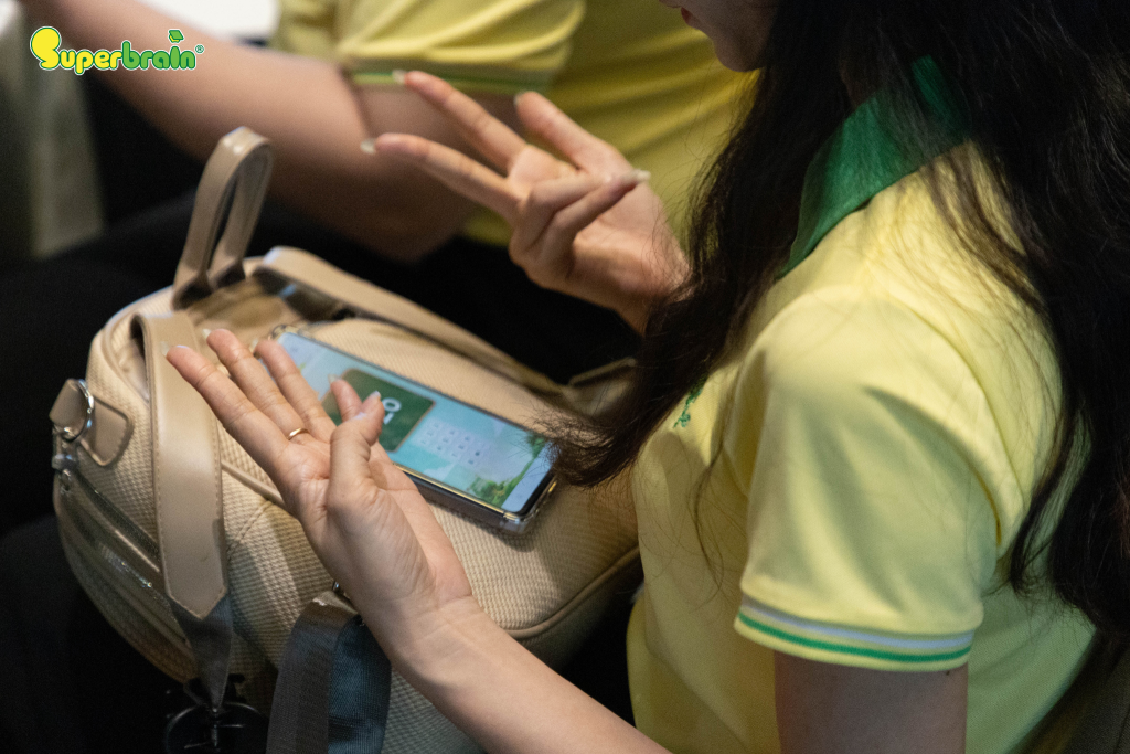 Thầy cô trải nghiệm tính năng Event Online trên Phần mềm Brain Bingo tại Hội thảo Người hướng dẫn Superbrain 2026